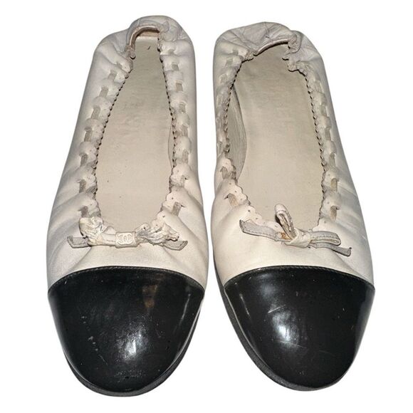 CHANEL Shoes Woman’s Size 7.5 Interlocking CC Logo Leather Ballet Flats - Picture 2 of 8